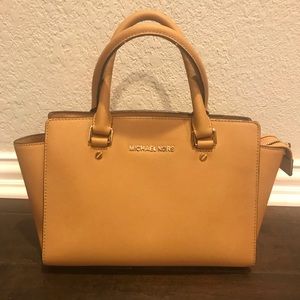 Michael Kors Saffiano